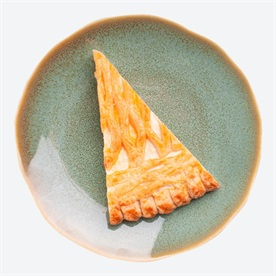 {{photo.Alt || photo.Description || 'Творожник'}}